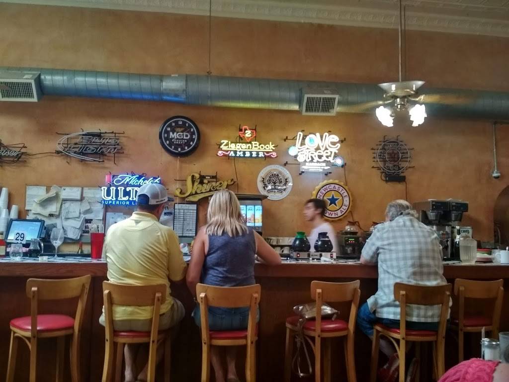 Cafe on the Square | restaurant | 126 N LBJ Dr, San Marcos, TX 78666, USA | 5123969999 OR +1 512-396-9999