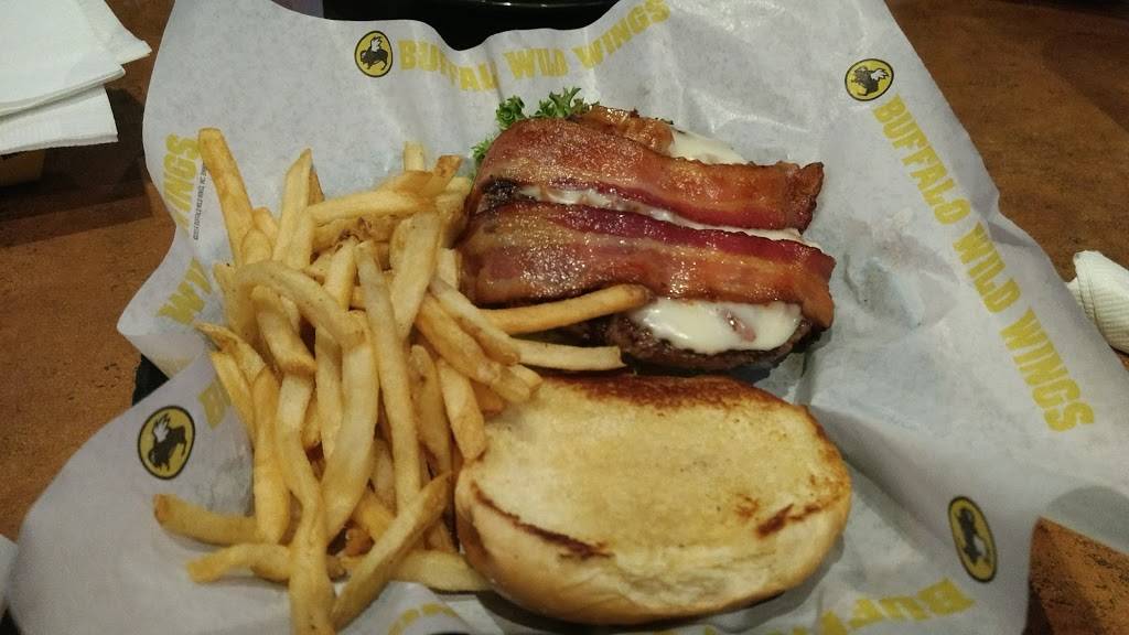 Buffalo Wild Wings | restaurant | 208 Summer St, Stamford, CT 06901, USA | 2033249453 OR +1 203-324-9453
