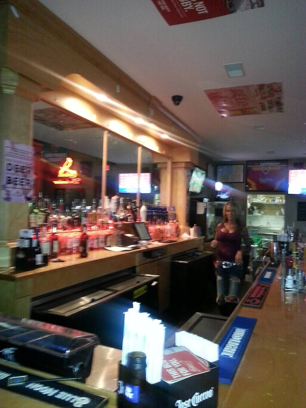 Bleachers Bar and Franks | restaurant | 454 P, OFallon, MO 63366, USA | 6362949777 OR +1 636-294-9777