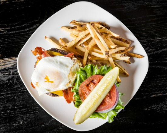 Harrys Bar and Grill | restaurant | 3549 N Oakland Ave, Milwaukee, WI 53211, USA | 4149646800 OR +1 414-964-6800