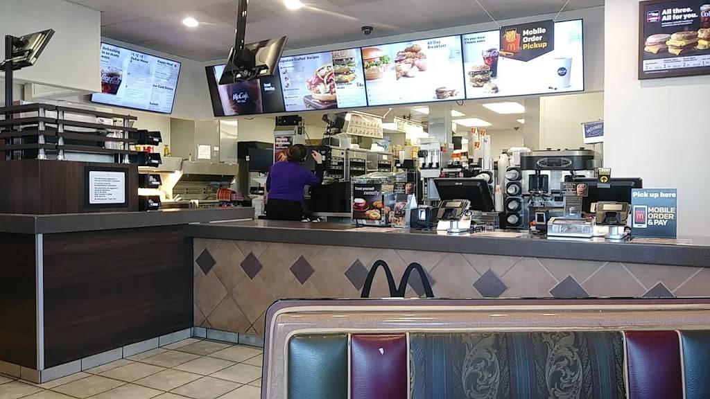 McDonalds | cafe | 1920 S Illinois Ave, Carbondale, IL 62901, USA | 6184577344 OR +1 618-457-7344