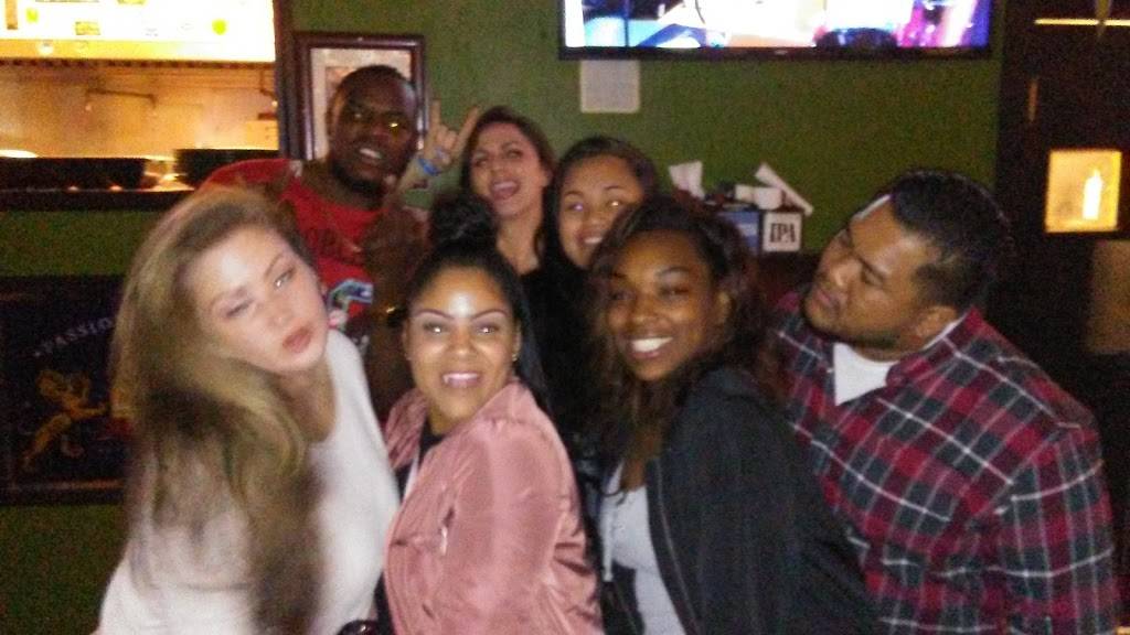 Bellas Sports Pub | restaurant | 134 Broadway St, Chico, CA 95928, USA | 5308935253 OR +1 530-893-5253