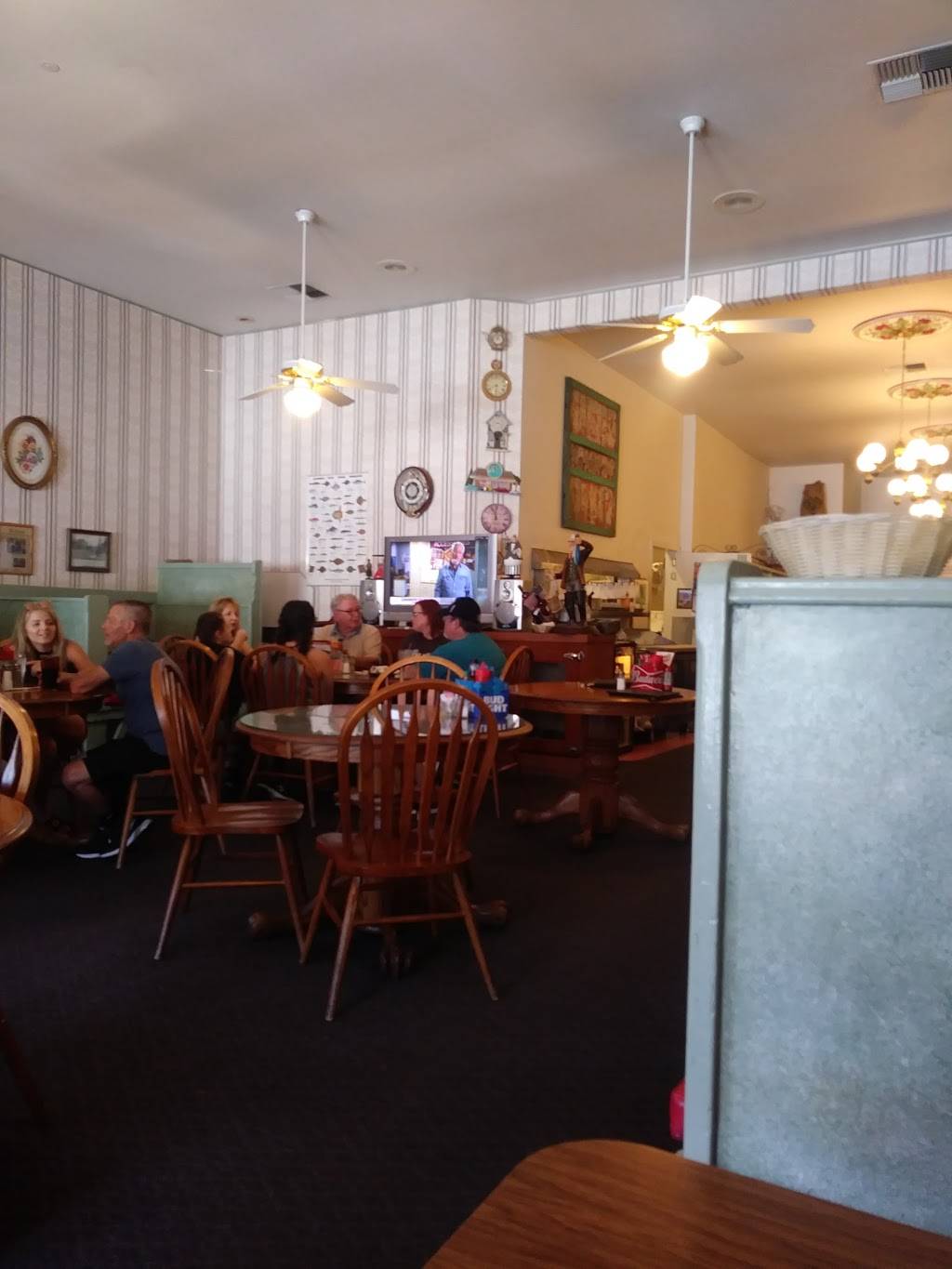 Pelicans Roost Fish & Chips | restaurant | 904 Lincoln Way, Auburn, CA 95603, USA | 5307459566 OR +1 530-745-9566