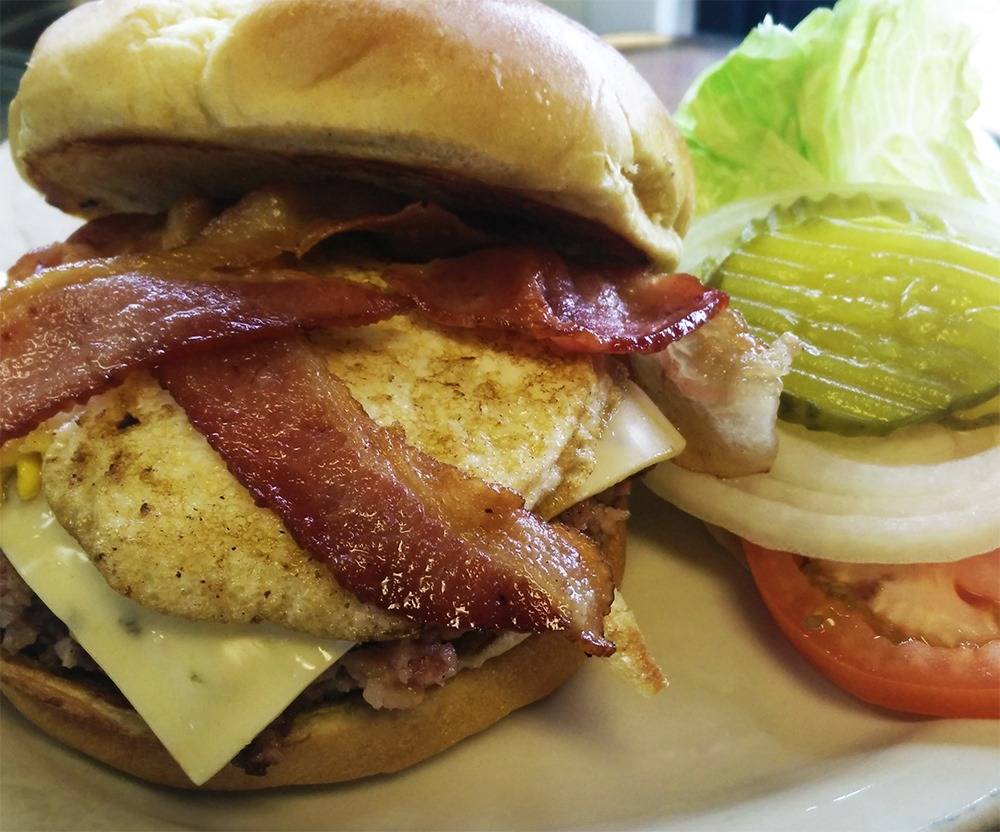 Lighthouse Bar & Grill | restaurant | 2505 S 132nd St, Omaha, NE 68144, USA | 4028858188 OR +1 402-885-8188