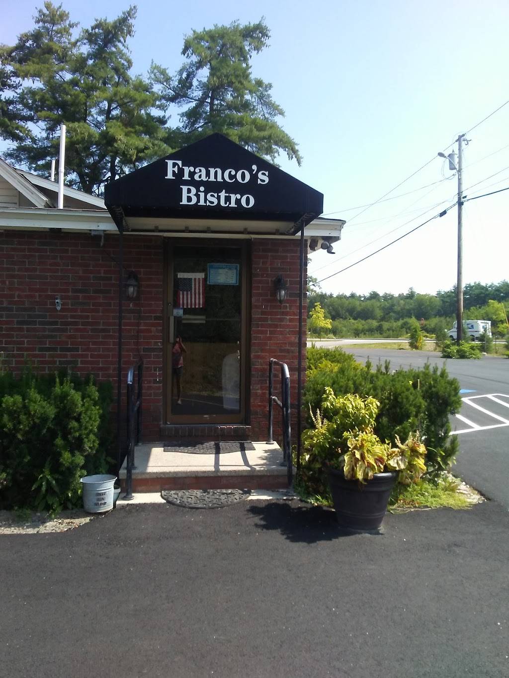Francos Bistro | restaurant | 907 Roosevelt Trail, Windham, ME 04062, USA | 2078923700 OR +1 207-892-3700