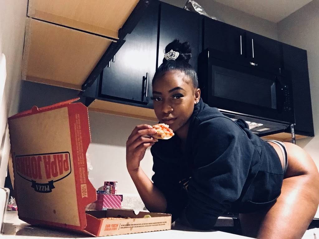 Papa Johns Pizza | restaurant | 1611 W Wells St, Milwaukee, WI 53233, USA | 4143427272 OR +1 414-342-7272