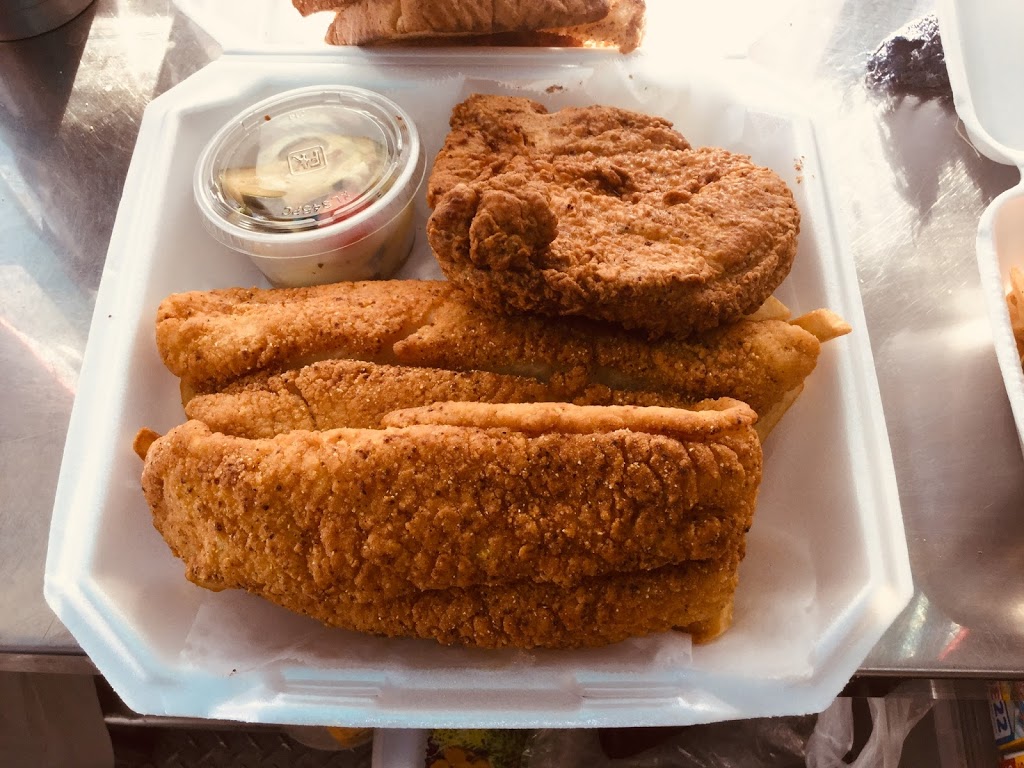 &Gravy Foodtruck | restaurant | 12157 Potranco Rd, San Antonio, TX 78253, USA | 2103945065 OR +1 210-394-5065