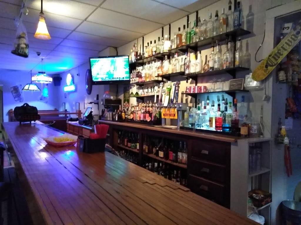 Coupes Bar & Grill | restaurant | 101 S Viking Vie, Lee, IL 60530, USA | 8158248405 OR +1 815-824-8405