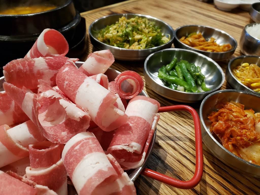 Kobi Korean BBQ Restaurant | restaurant | 257 Dundas St E, Mississauga, ON L5A 1W8, Canada | 9052328866 OR +1 905-232-8866