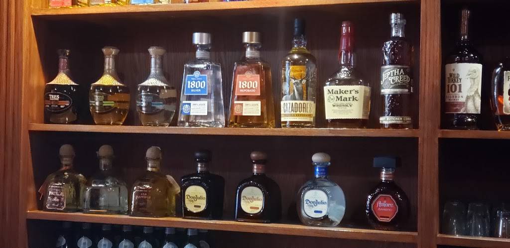 Ernestos | restaurant | 117 E Main St, La Grange, KY 40031, USA | 5022650406 OR +1 502-265-0406