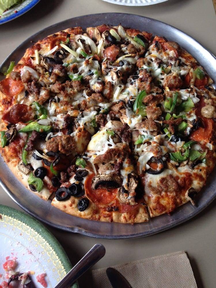 Straw Hat Pizza | restaurant | 186 San Mateo Rd, Half Moon Bay, CA 94019, USA | 6507262758 OR +1 650-726-2758