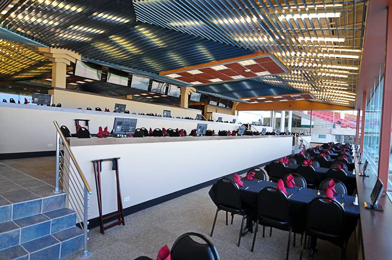 The Clubhouse | restaurant | 6000 S High St, Columbus, OH 43207, USA | 6142954665 OR +1 614-295-4665