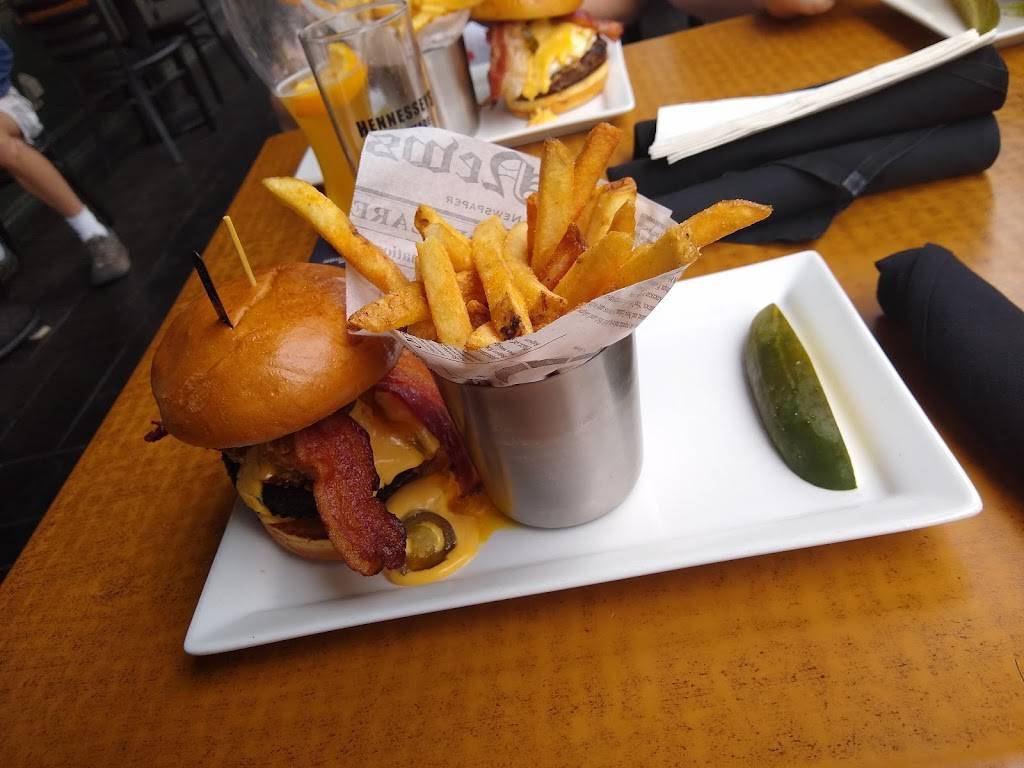 Henneseys Tavern | restaurant | 425 Fremont St #110, Las Vegas, NV 89101, USA | 7023824421 OR +1 702-382-4421