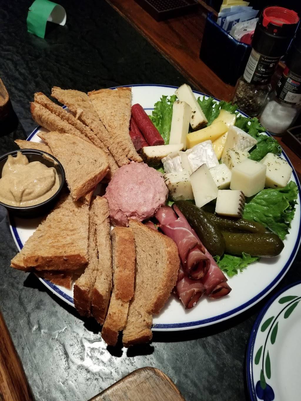 Schneithorst’s Restaurant & Bar | restaurant | 1600 S Lindbergh Blvd, St. Louis, MO 63131, USA | 3149934100 OR +1 314-993-4100