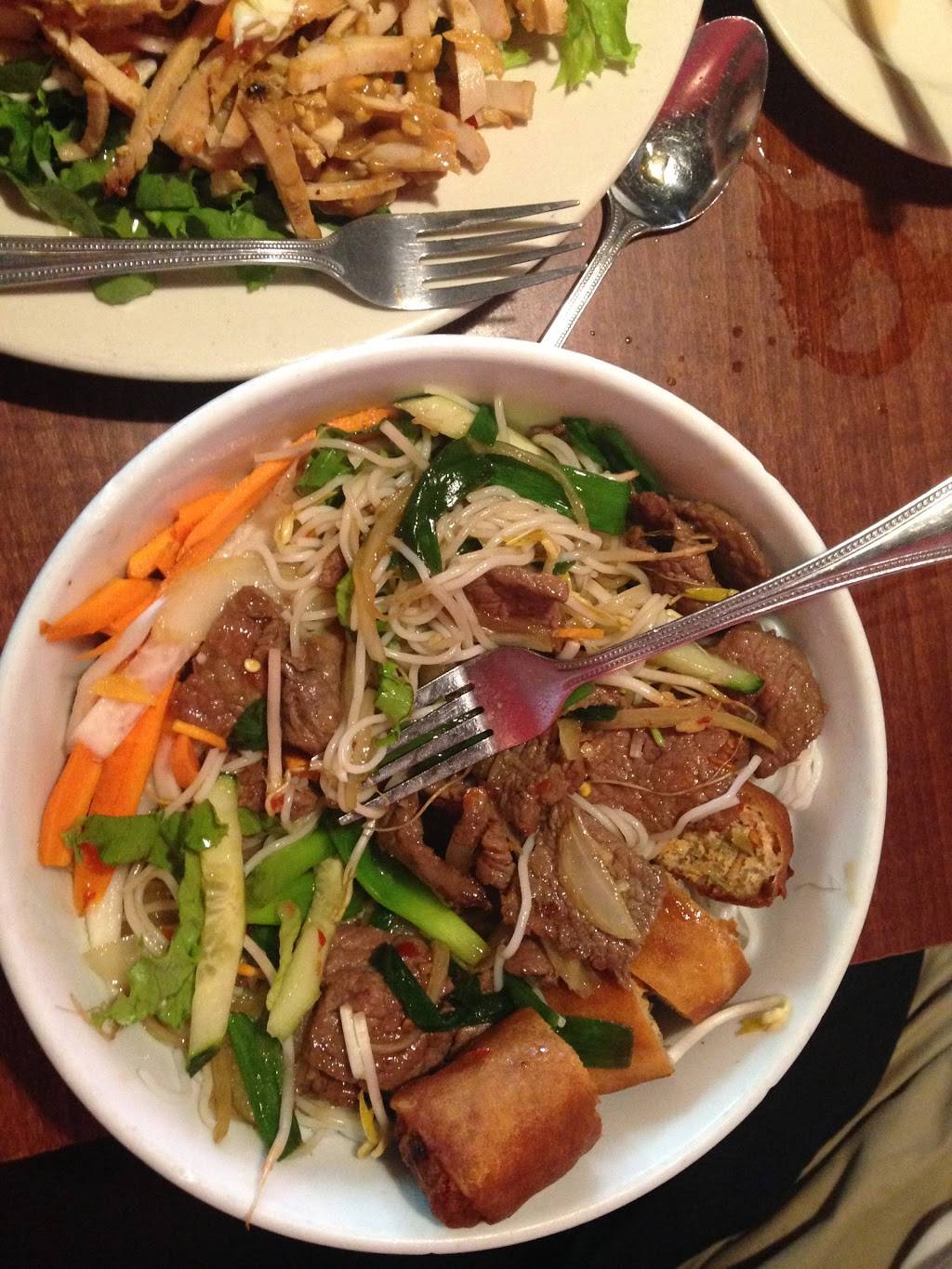 Green Papaya | restaurant | 3211 Oak Lawn Ave B, Dallas, TX 75219, USA | 2145214811 OR +1 214-521-4811