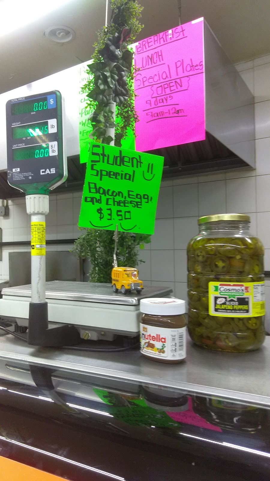 Junction Deli and Grill | restaurant | 4910 Junction Blvd, Queens, NY 11373, USA | 7182714383 OR +1 718-271-4383