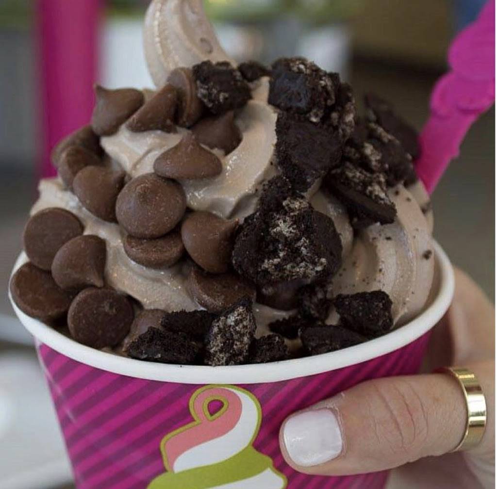 Menchies Frozen Yogurt | bakery | 251 N Brand Blvd, Glendale, CA 91203, USA | 8186491152 OR +1 818-649-1152