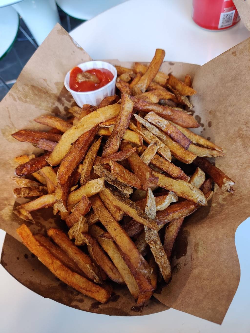 Oakwood Proper Burgers | restaurant | 1108 E Eighth St, Traverse City, MI 49686, USA | 2312531513 OR +1 231-253-1513