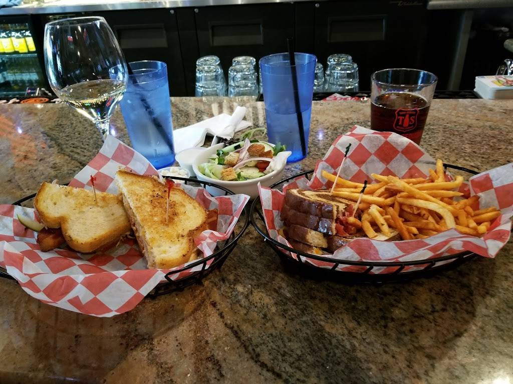 Field House | restaurant | 2042 E Copper Ave #101, Fresno, CA 93730, USA | 5594338750 OR +1 559-433-8750