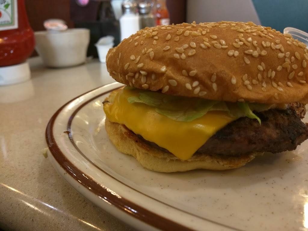 Leos Coney Island | restaurant | 3644 Carpenter Rd, Ypsilanti, MI 48197, USA | 7349712388 OR +1 734-971-2388