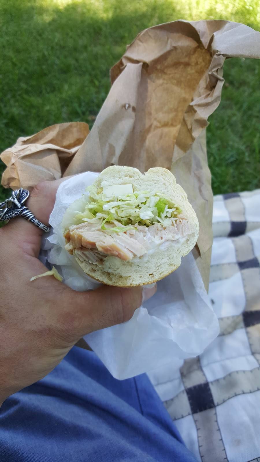 Merton Sub Co | restaurant | W282 N7134 Main St, Hartland, WI 53029, USA | 2625380919 OR +1 262-538-0919