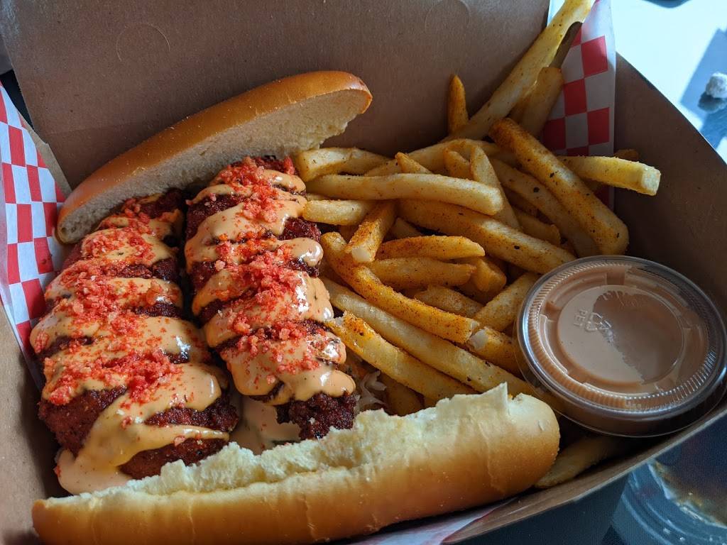 Cluckin Bun | restaurant | 1100 W Florence Ave #D, Inglewood, CA 90301, USA | 4242235037 OR +1 424-223-5037