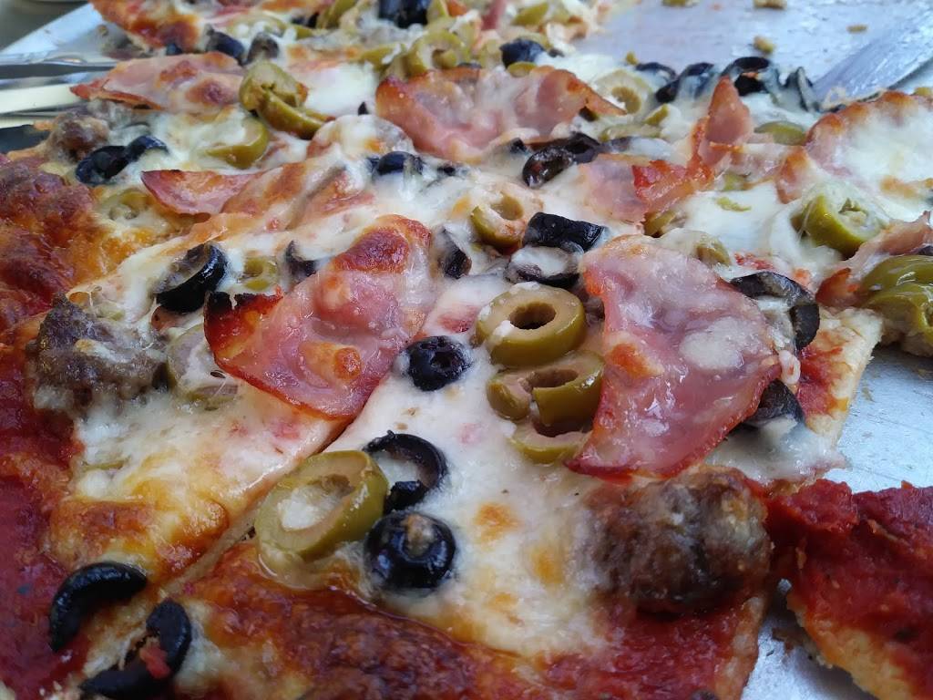 BB Jacks Pizza and Sandwich Lounge | restaurant | 900 Golf Club Rd, Wausau, WI 54403, USA | 7156752460 OR +1 715-675-2460