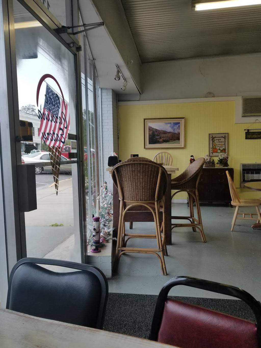 Olde Carolina Eatery | restaurant | 113 W Fremont St, Burgaw, NC 28425, USA | 9103006571 OR +1 910-300-6571