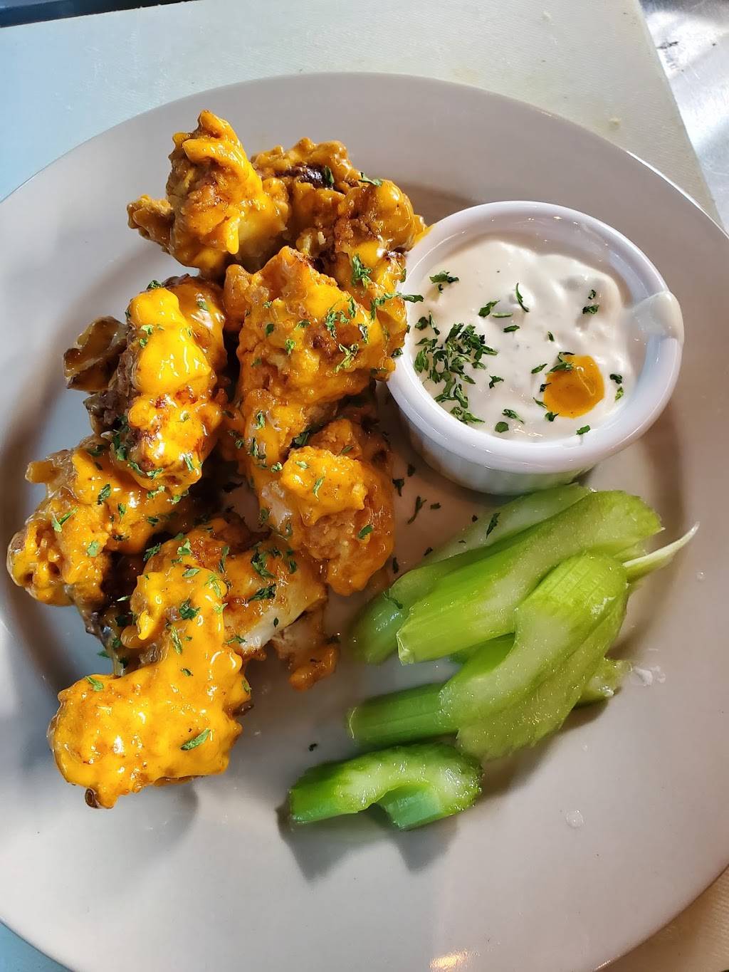 Hale House | restaurant | 212 Hale St, Charleston, WV 25301, USA | 3043468161 OR +1 304-346-8161