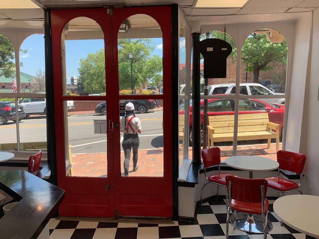 Boppers Malt Shop | meal takeaway | 414 N Sycamore St, Petersburg, VA 23803, USA | 8043245756 OR +1 804-324-5756