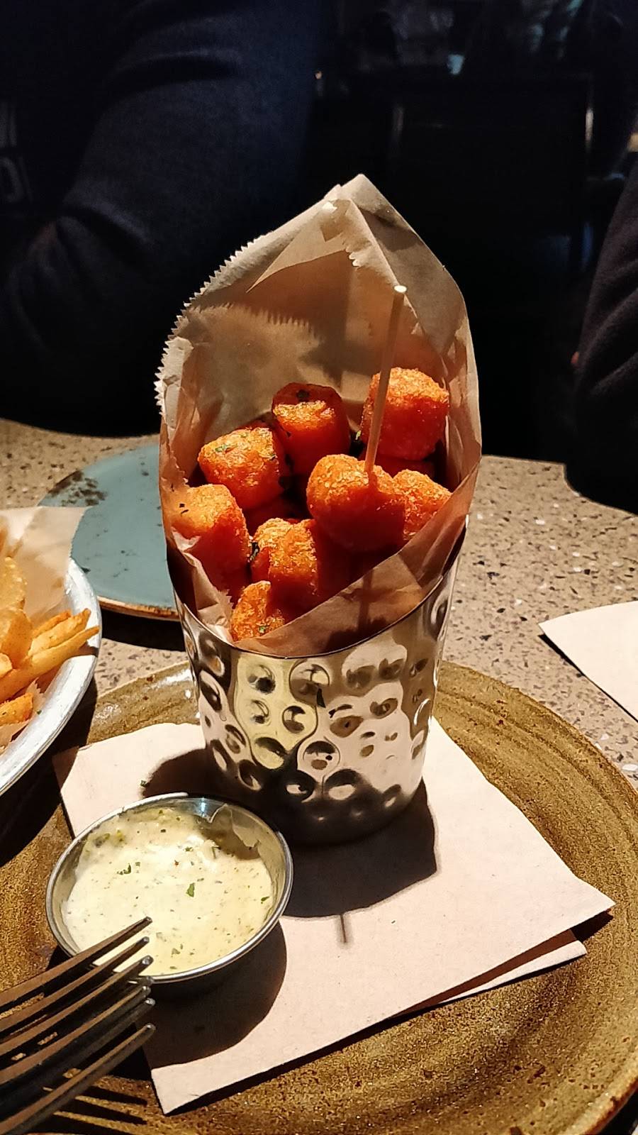 Lazy Dog Restaurant & Bar | restaurant | Villaggio Shopping Center, 7965 N Blackstone Ave, Fresno, CA 93720, USA | 5596915300 OR +1 559-691-5300