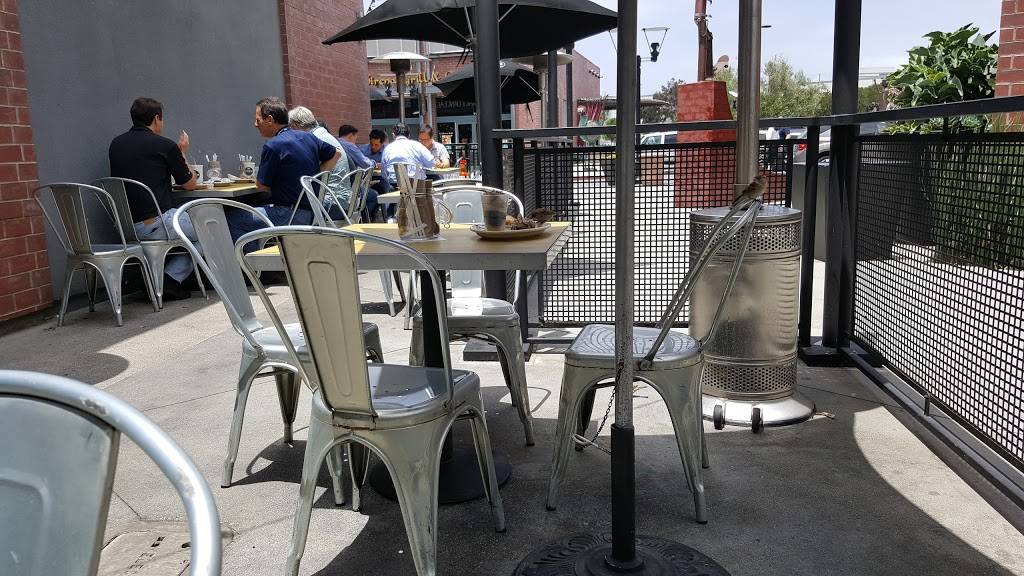 California Fish Grill | restaurant | 730 S Allied Way, El Segundo, CA 90245, USA | 3103221200 OR +1 310-322-1200