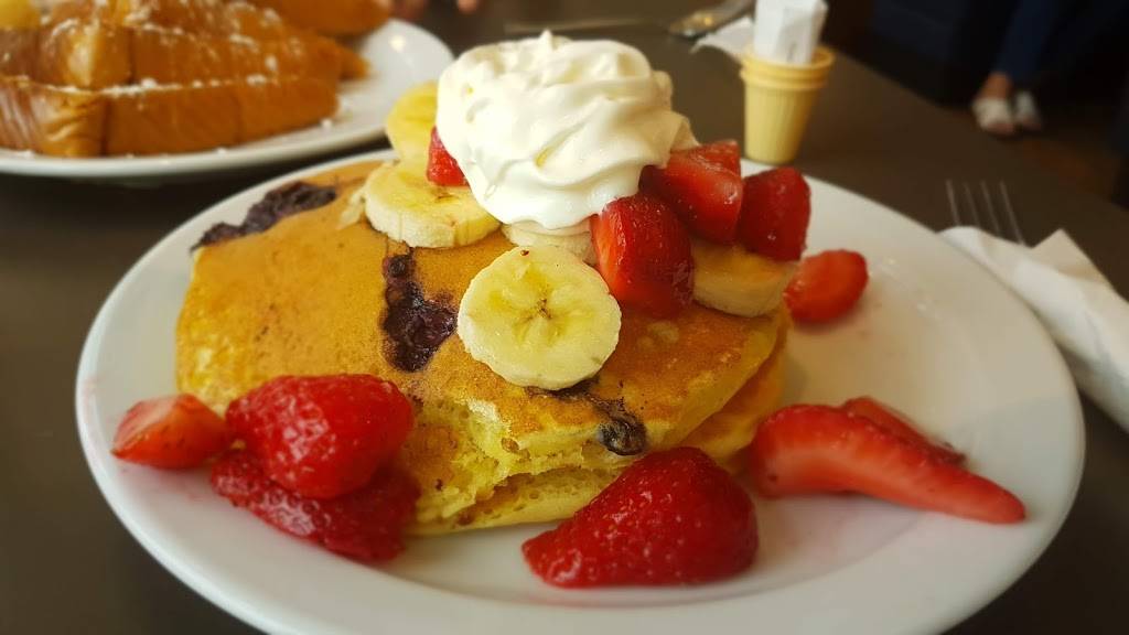 Dennys | restaurant | 560 Centennial Pkwy N, Hamilton, ON L8E 0G2, Canada | 2893897215 OR +1 289-389-7215