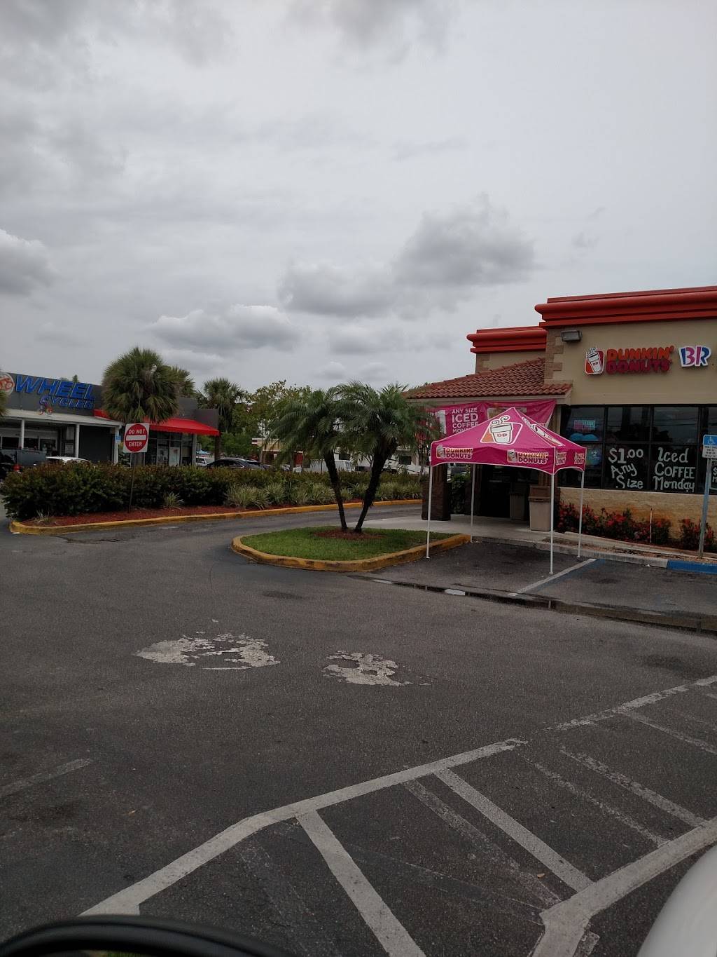 Dunkin | bakery | 7003 Taft St, Hollywood, FL 33024, USA | 9549611999 OR +1 954-961-1999