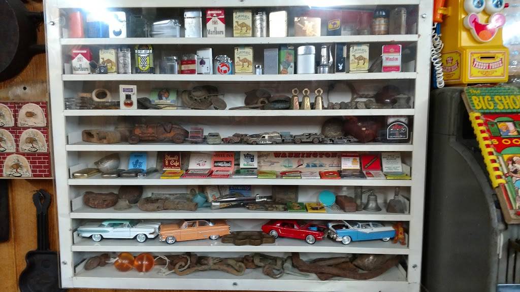 Charlies BBQ | restaurant | 30875 Broad St, Bruceton, TN 38317, USA | 7315867447 OR +1 731-586-7447