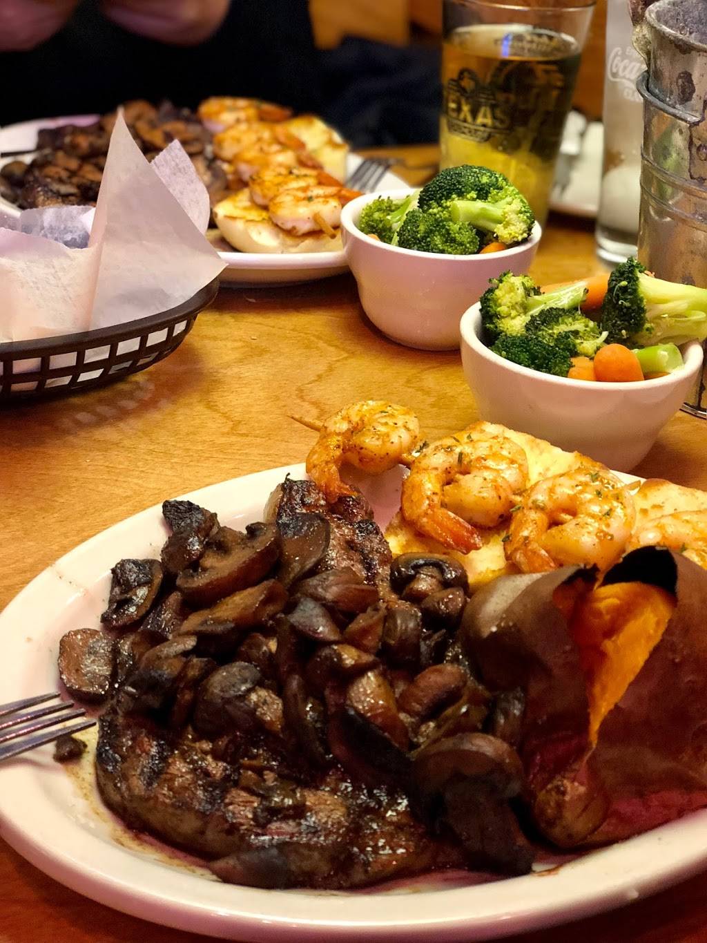 Texas Roadhouse | restaurant | 2526 N Greenwich Rd, Wichita, KS 67226, USA | 3166341106 OR +1 316-634-1106