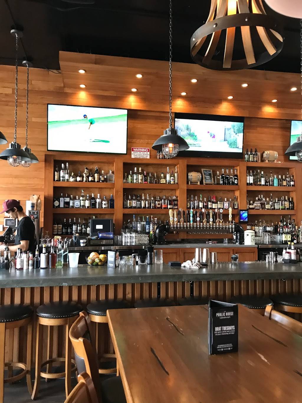 The Public House by Evans Brewing Co | restaurant | 138 W Commonwealth Ave, Fullerton, CA 92832, USA | 7148700039 OR +1 714-870-0039