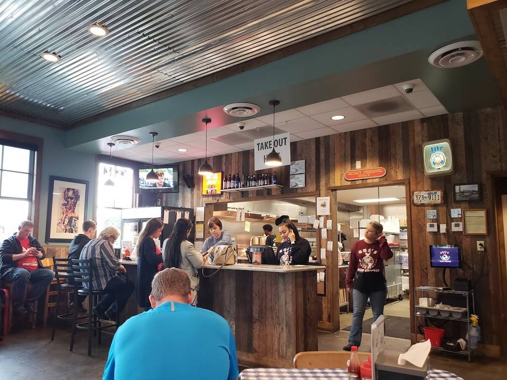 Guss World Famous Fried Chicken | restaurant | 2943 N Germantown Pkwy, Bartlett, TN 38133, USA | 9013739111 OR +1 901-373-9111