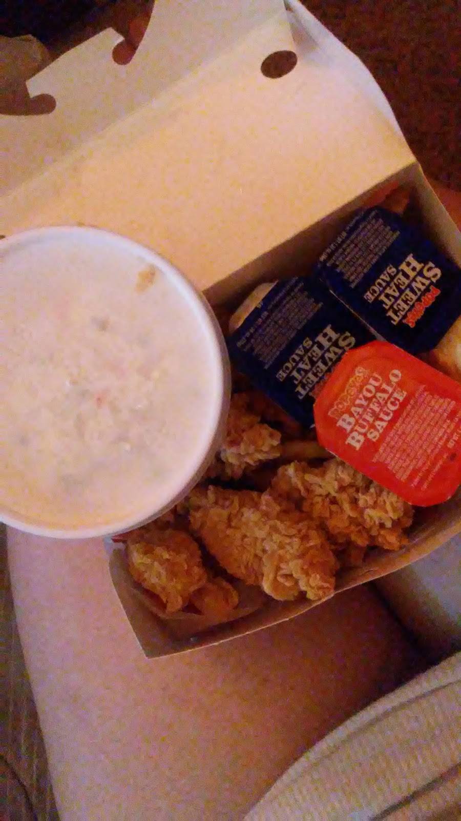 Popeyes Louisiana Kitchen | restaurant | 2629 N Hollywood St, Memphis, TN 38127, USA | 9013584200 OR +1 901-358-4200