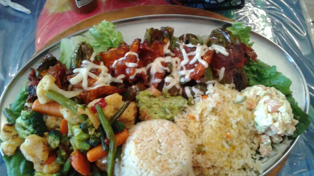 La Canoa | restaurant | 1520 W Lincoln Ave, Milwaukee, WI 53215, USA | 4146451140 OR +1 414-645-1140
