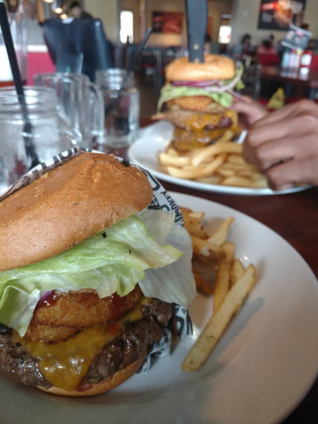 Smokey Bones Bar & Fire Grill | meal takeaway | 4875 28th St SE, Grand Rapids, MI 49512, USA | 6169565398 OR +1 616-956-5398