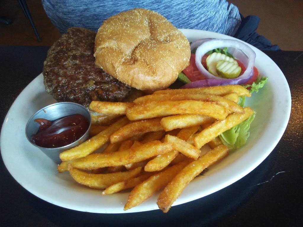 Deckers LH Grill | restaurant | 493 S Lakeview Dr, Lake Helen, FL 32744, USA | 3862284289 OR +1 386-228-4289