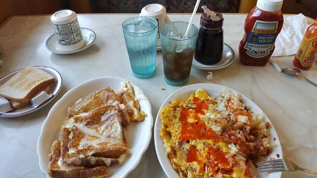 Golden Mine Family Restaurant | restaurant | 111 S Front St, Braidwood, IL 60408, USA | 8154582111 OR +1 815-458-2111