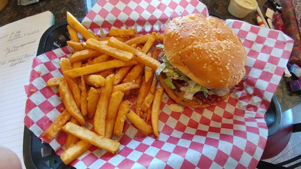 Dawg House Deli & Café | cafe | 2281 California St, Sutter, CA 95982, USA | 5307512300 OR +1 530-751-2300