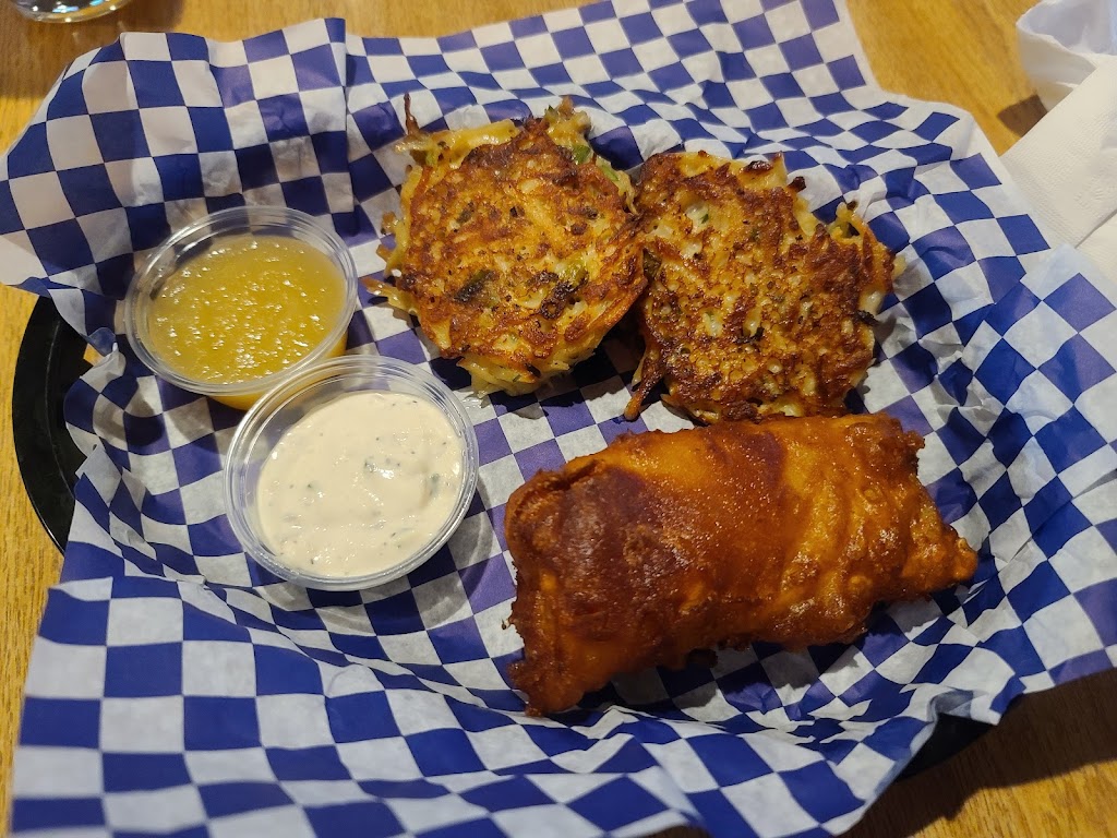 Magoos on the Mound | restaurant | 5841 W Bluemound Rd, Milwaukee, WI 53213, USA | 4148376125 OR +1 414-837-6125