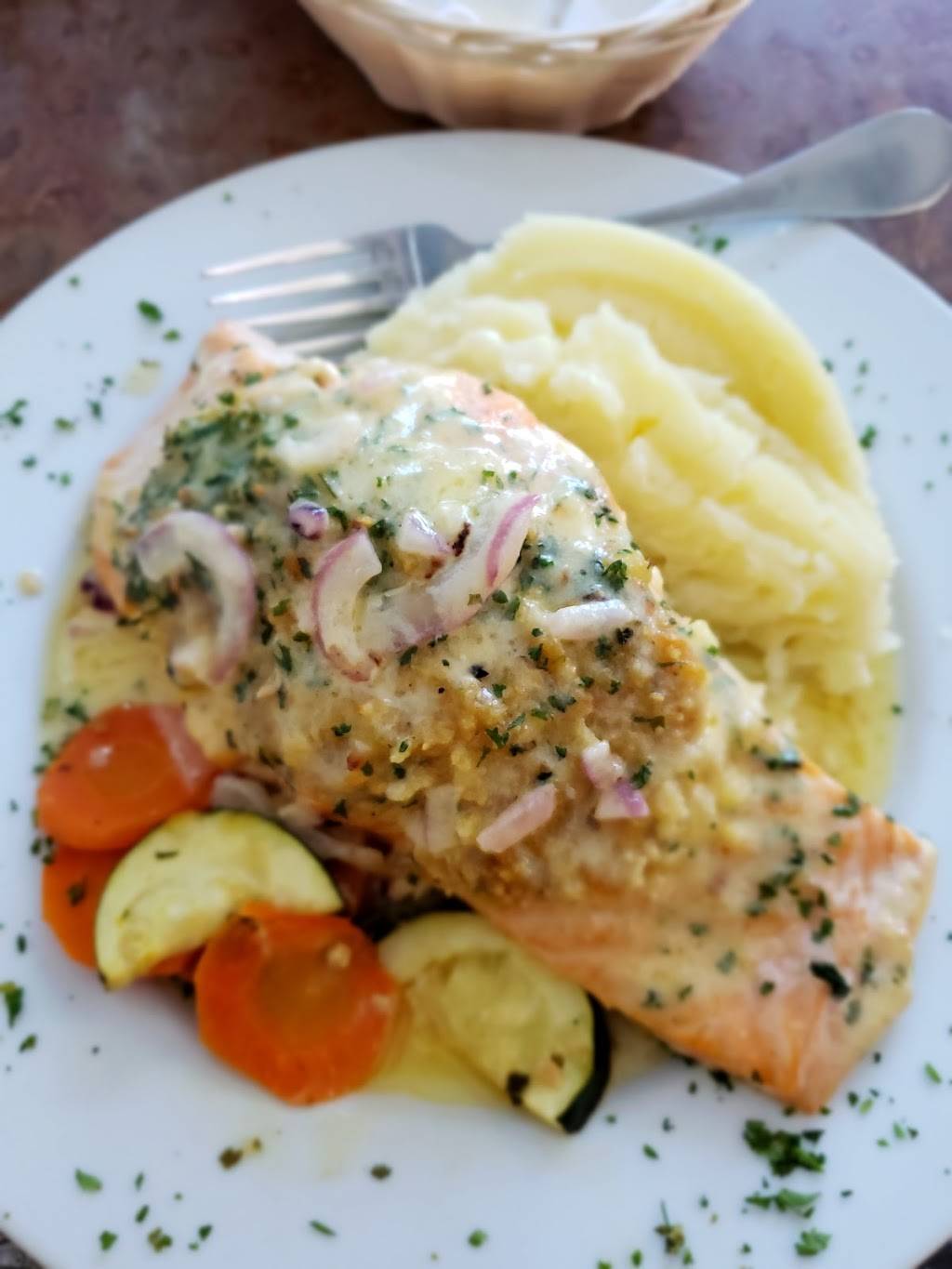 The Fish Store | restaurant | 836 Montauk Hwy, Bayport, NY 11705, USA | 6314723018 OR +1 631-472-3018