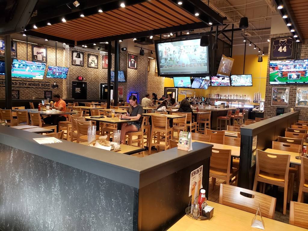 Buffalo Wild Wings | meal takeaway | 1402 SE Everett Mall Way, Everett, WA 98208, USA | 4252650668 OR +1 425-265-0668