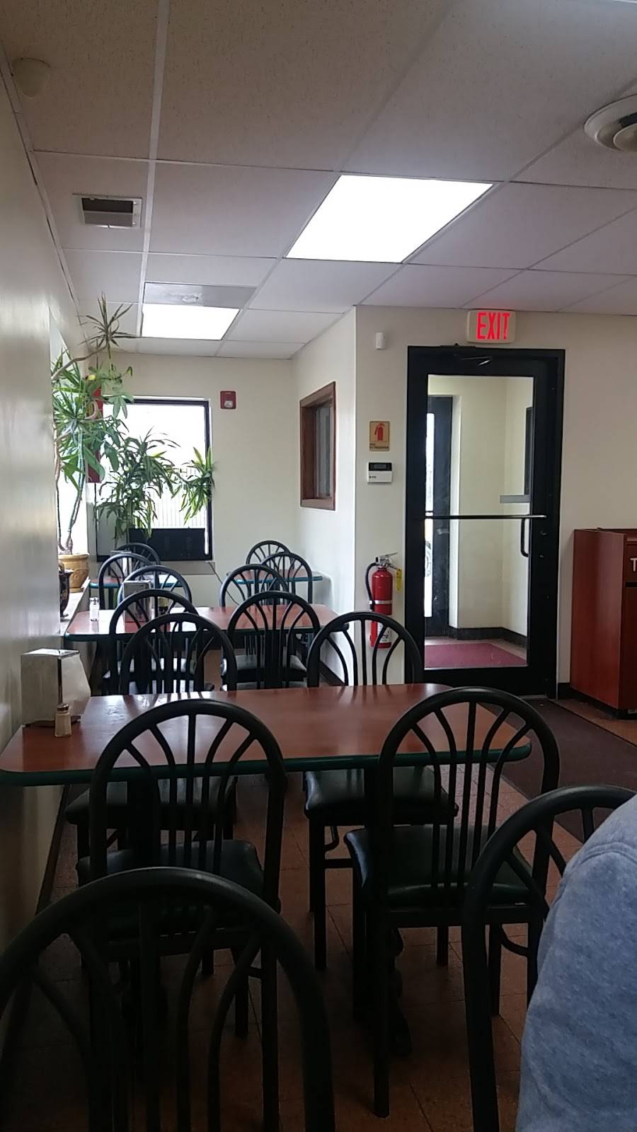 Mee Jun Chop Suey | restaurant | 526 Sheridan Rd, Highwood, IL 60040, USA | 8474325225 OR +1 847-432-5225