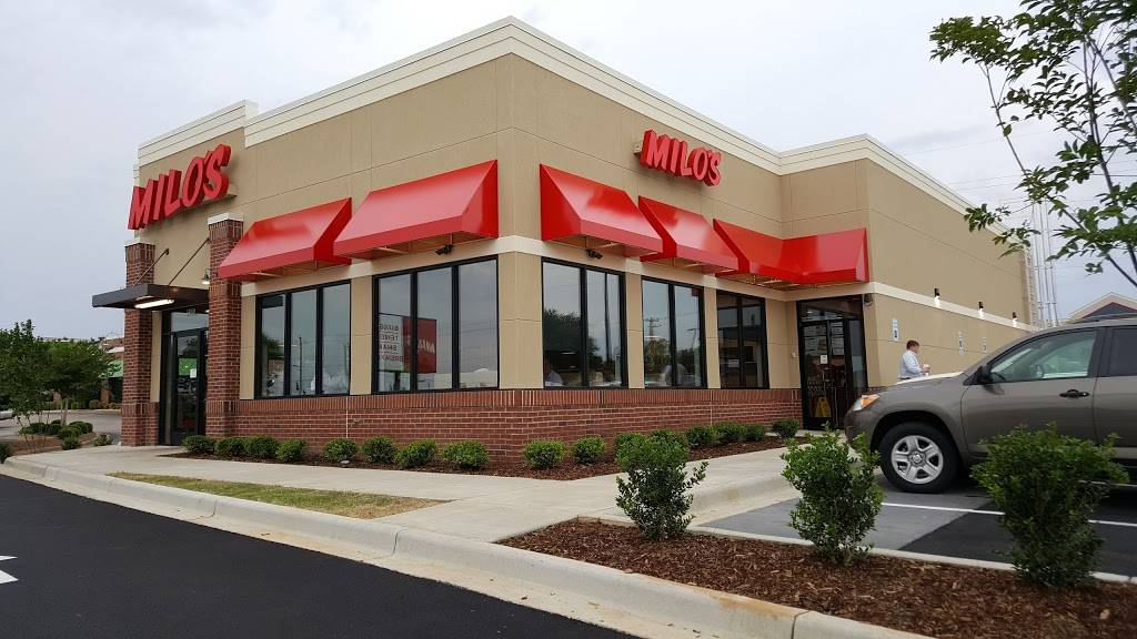 Milos Hamburgers | restaurant | 2305 Cobbs Ford Rd, Millbrook, AL 36054, USA | 3342850005 OR +1 334-285-0005