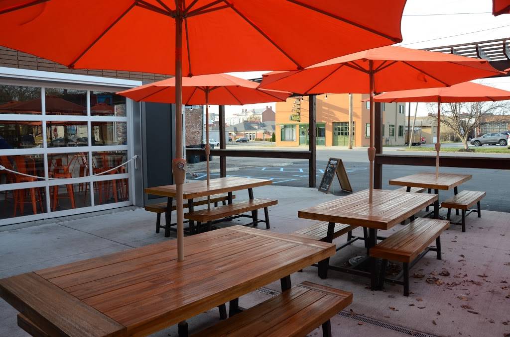 Hull and Highwater | restaurant | 324 E Main St, New Albany, IN 47150, USA | 8125902249 OR +1 812-590-2249